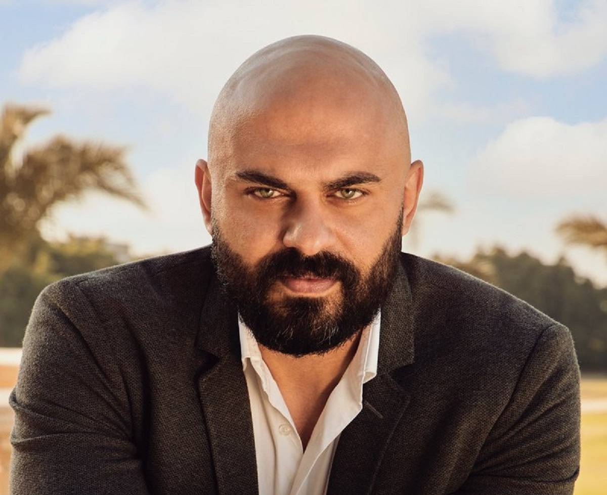 أحمد صلاح حسني في مأزق بعد تغيّبه عن جلسة المحاكمة