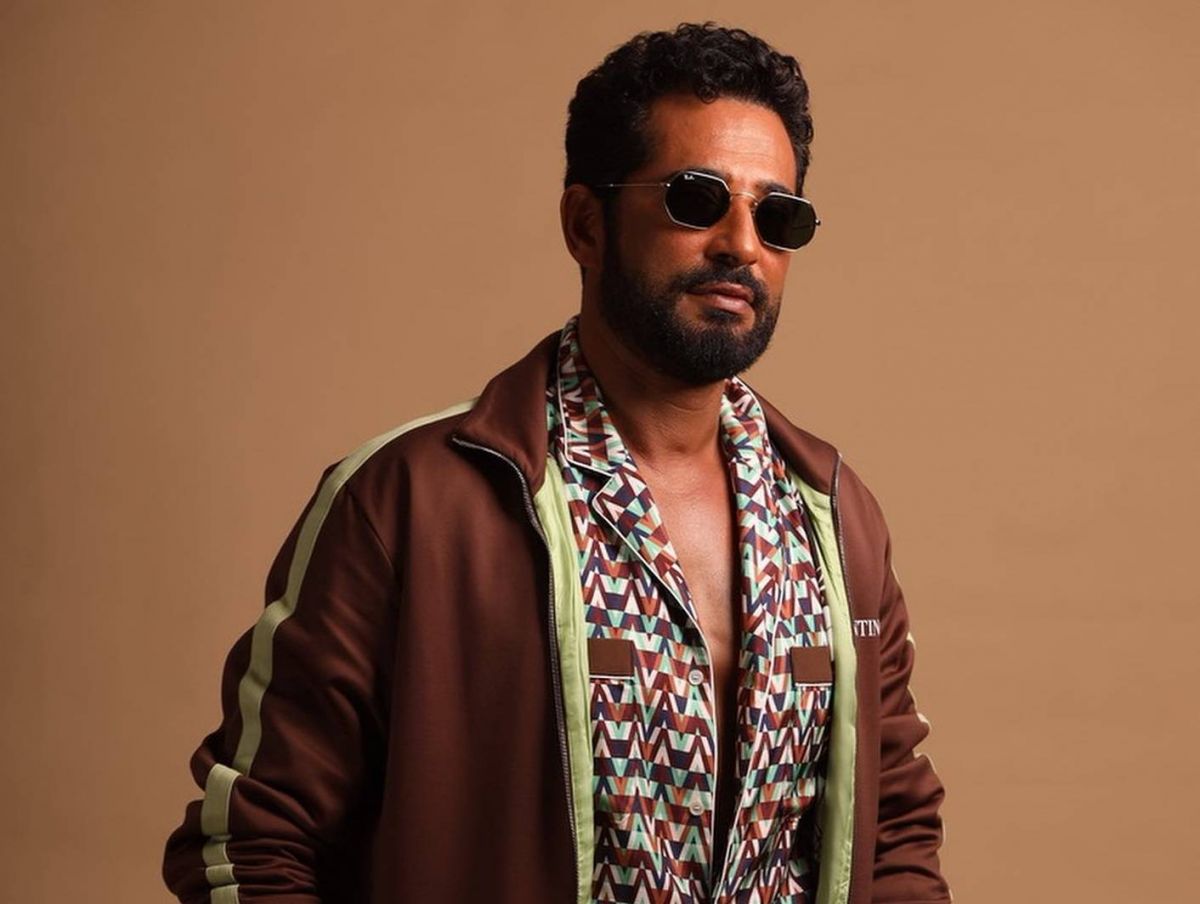 عمرو سعد يثير الجدل بإطلالة جديدة