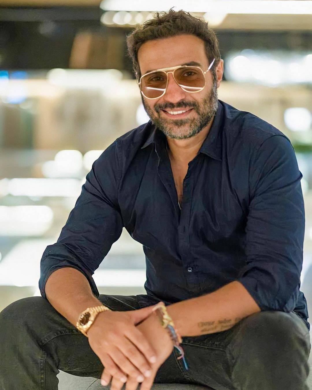 أحمد فهمي يناشد المسؤولين لإنقاذ طفل من الموت