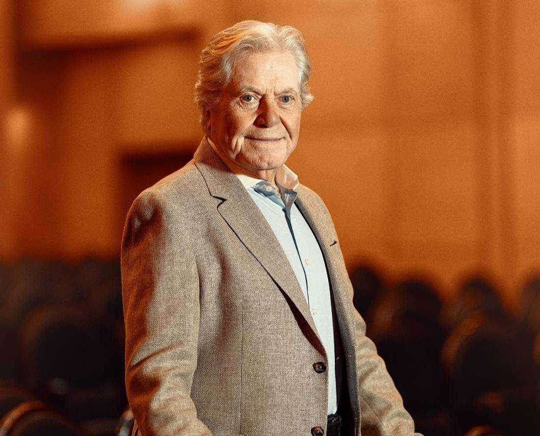 حسين فهمي ينعى آلان ديلون بكلمات مؤثّرة