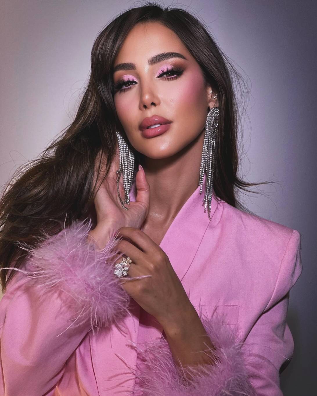 بعيداً عن تامر حسني.. بسمة بوسيل تطرح كليب أغنية باسمها