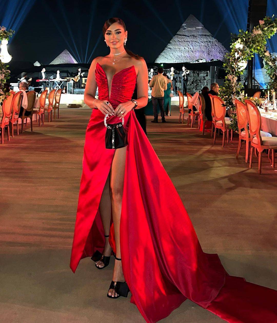 بالفيديو - نيكول سعفان تُتقن صيحات الموضة في 