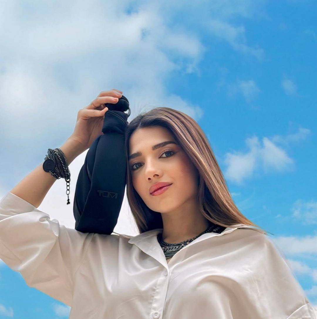 نارين بيوتي تعلن بصور إصابتها بمرض في الدماغ