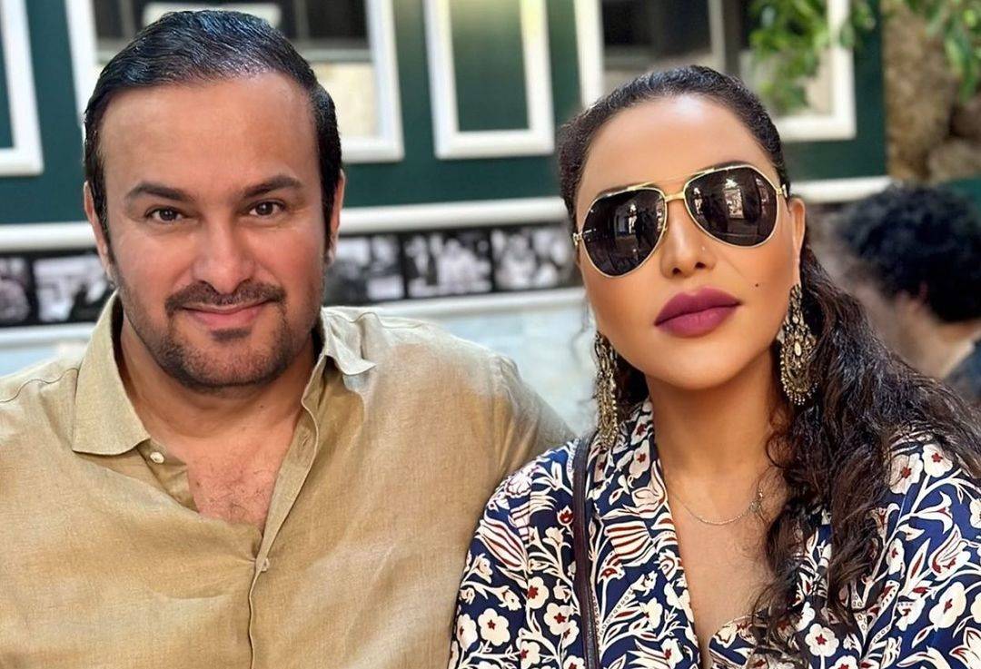 بالفيديو - أحلام تستعرض هدية زوجها الفخمة وردّ فعلها العفوي