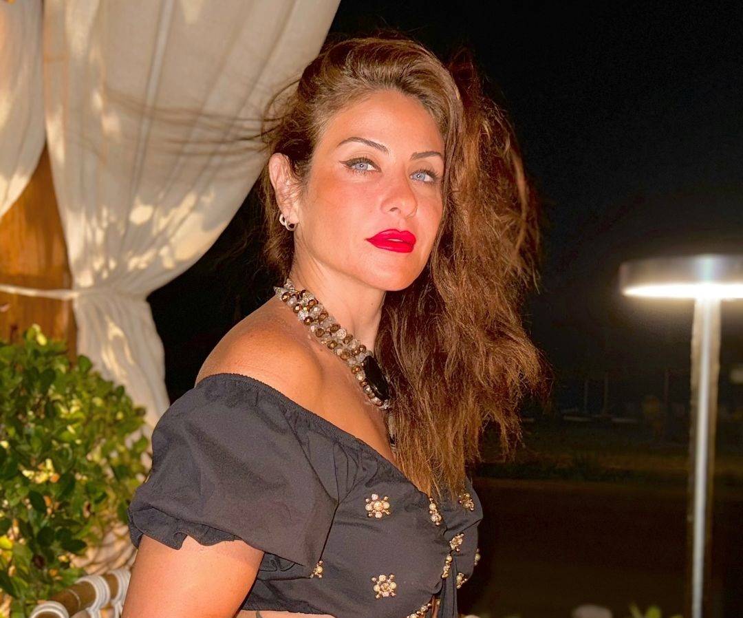 هيدي كرم تصدم الجميع بحجم الوشوم على جسمها