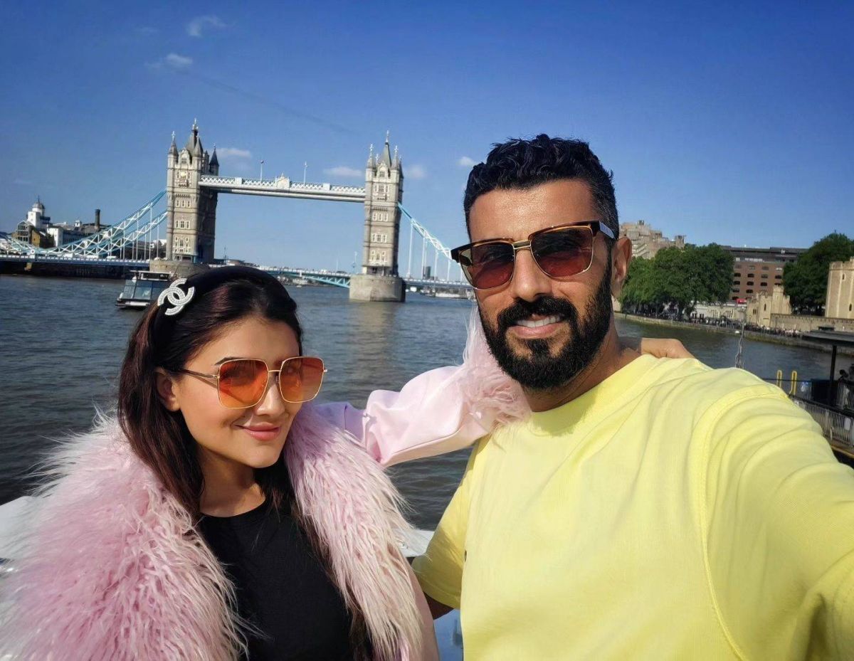 محمد سامي يتجاهل أزمته برحلة خاصة مع مي عمر