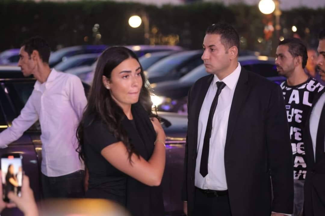 ميرنا نور الدين تصل العزاء ميرنا نور الدين تصل العزاء