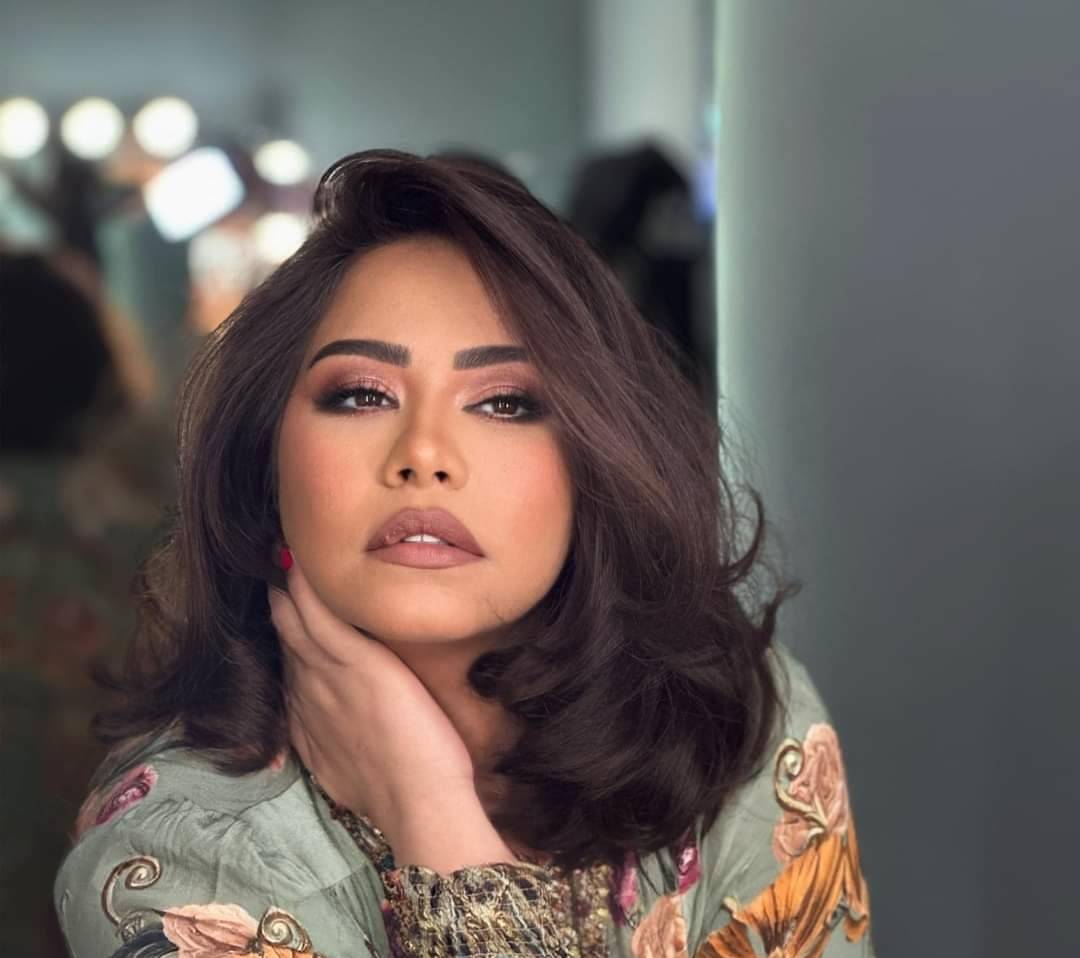 شقيق شيرين عبد الوهاب يهاجمها بقسوة