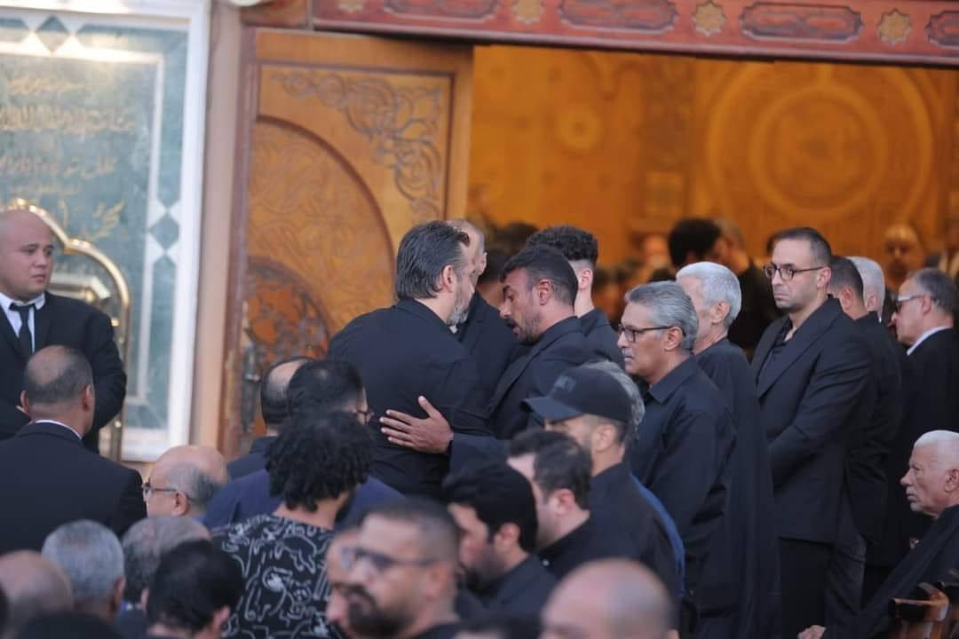 كريم عبد العزيز يواسي العوضي في عزاء المنتجين الأربعة كريم عبد العزيز يواسي العوضي في عزاء المنتجين الأربعة