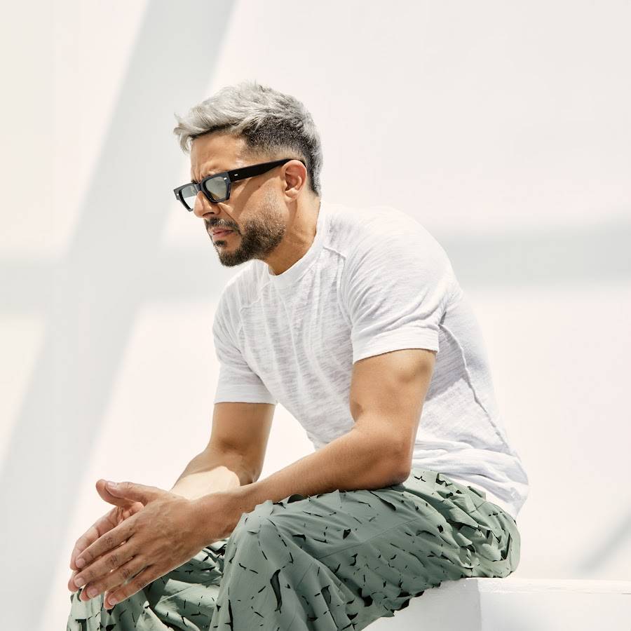 بإطلالة جديدة... محمد حماقي يشوّق جمهوره لألبومه الجديد