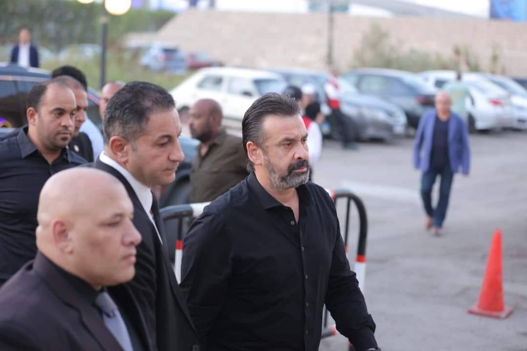 كريم عبد العزيز لحظة وصوله عزاء المنتجين الأربعة كريم عبد العزيز لحظة وصوله عزاء المنتجين الأربعة