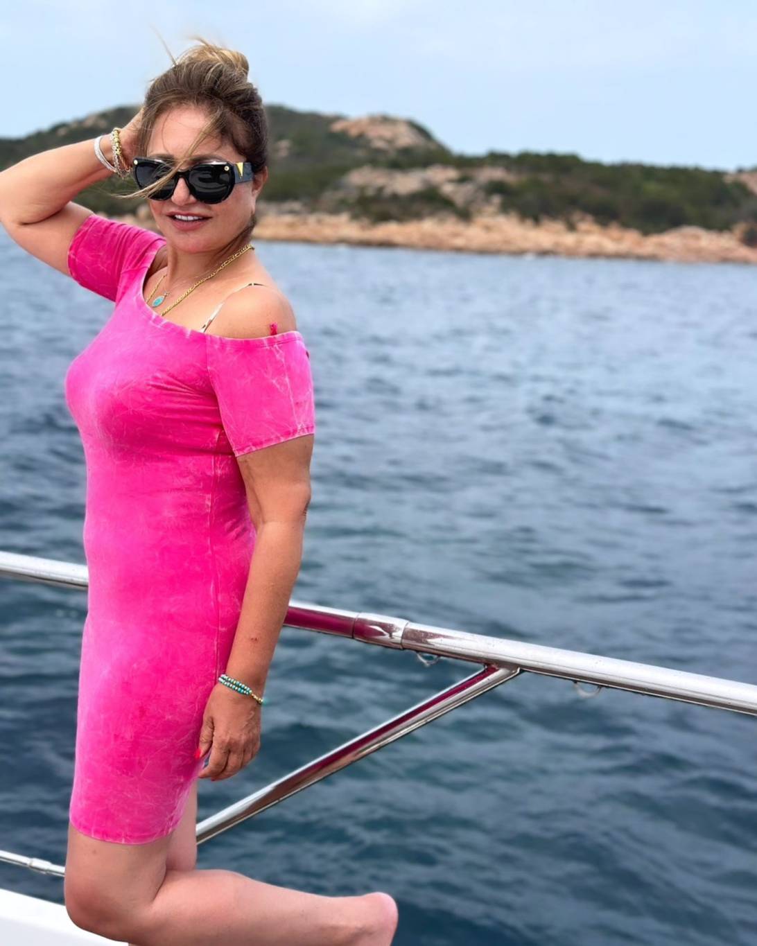 بالفيديو - ليلى علوي تشعل مواقع التواصل برقصها في حفل راغب علامة