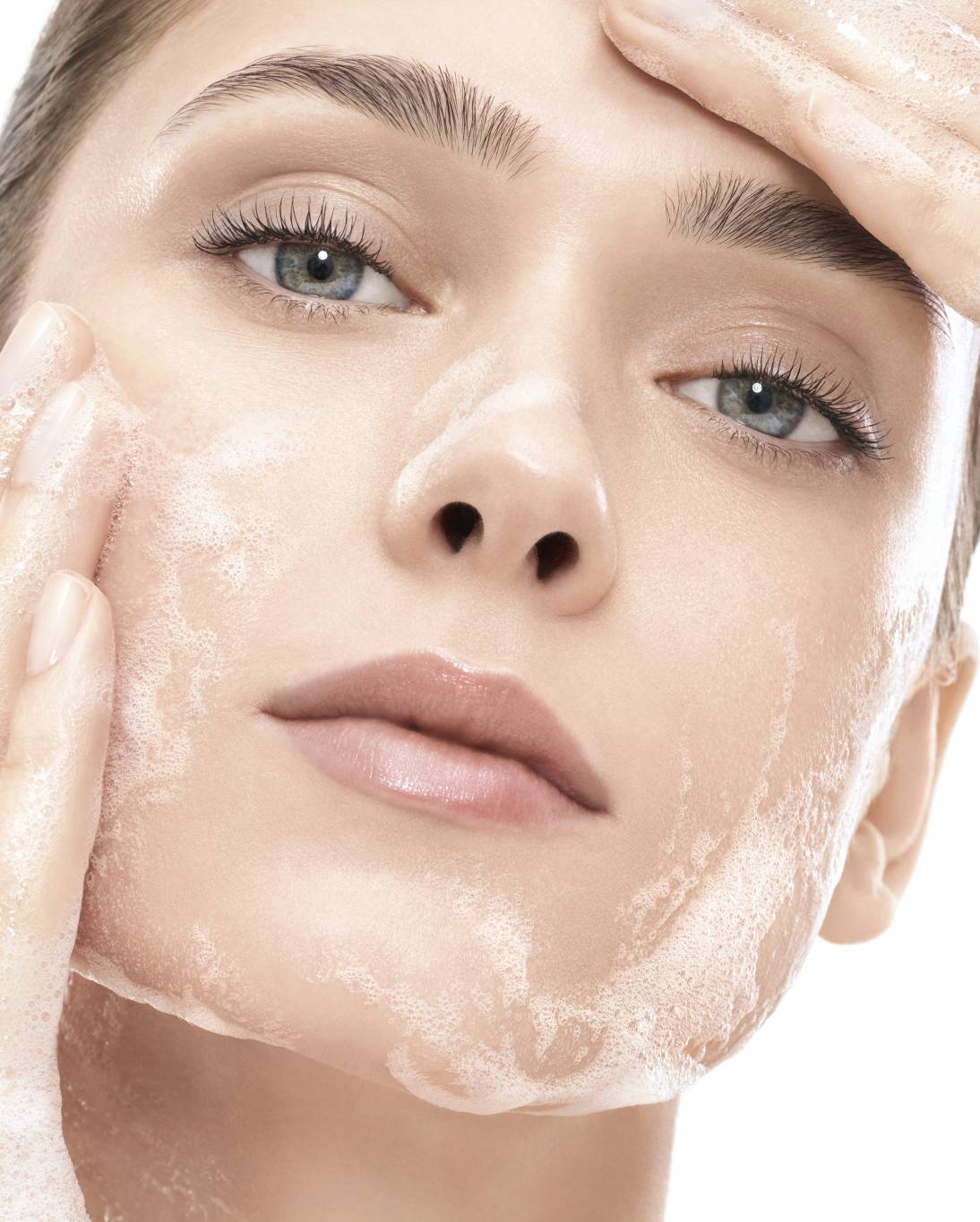 ثورة جديدة في عالم العناية بالبشرة مع ABEILLE ROYALE من Guerlain