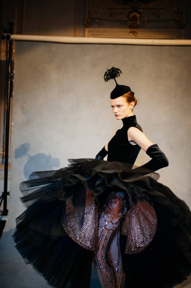المدير الإبداعي لـ Schiaparelli دانيال روزبيري.. مصمّم برؤية سريالية