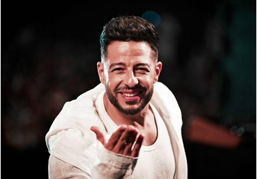 محمد حماقي يصدم الجميع بلون شعره