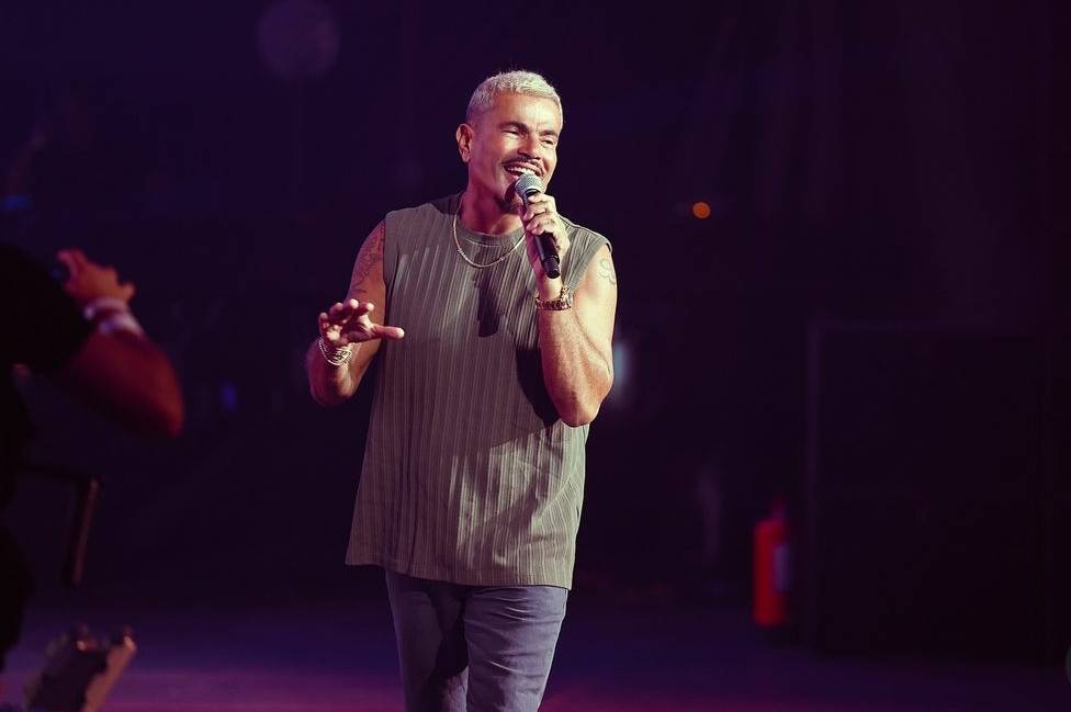 بالفيديو - عمرو دياب يُشعل مواقع التواصل بسبب مغنية سورية