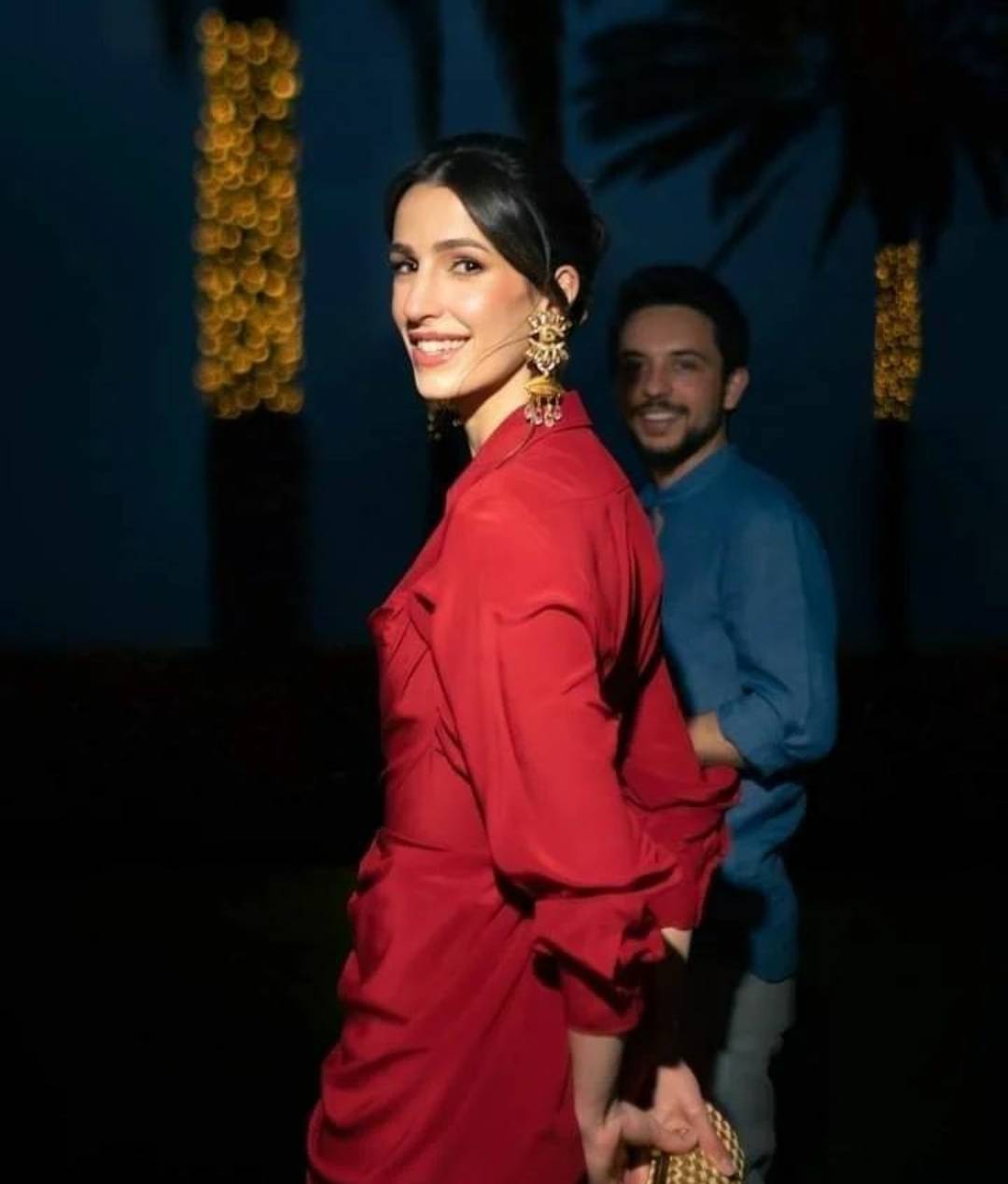 أول ظهور للأميرة رجوة بعد ولادة طفلتها.. هكذا بدت