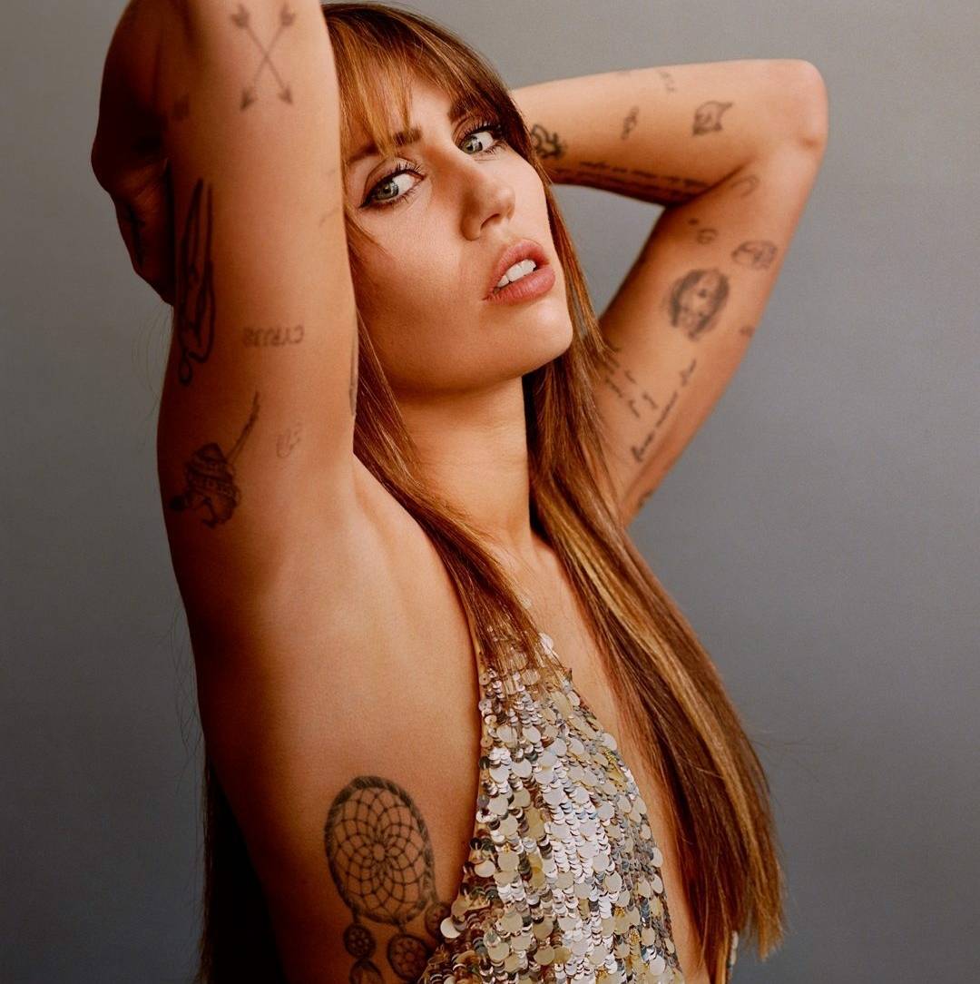 مايلي سايرس تبكي بسبب لقب 