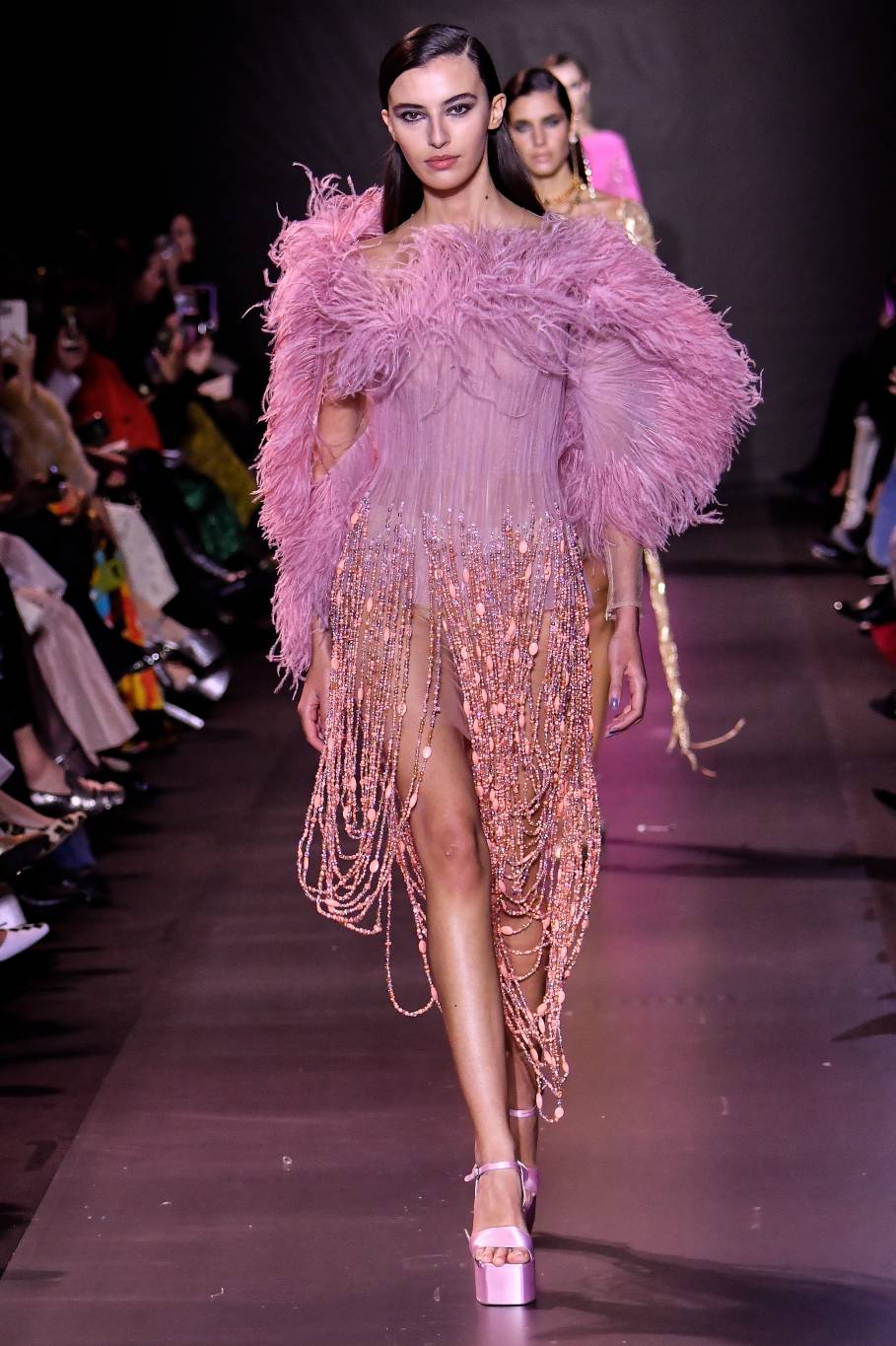 عارضات أزياء سعوديات يتمتعن بمواصفات احترافية وعالمية