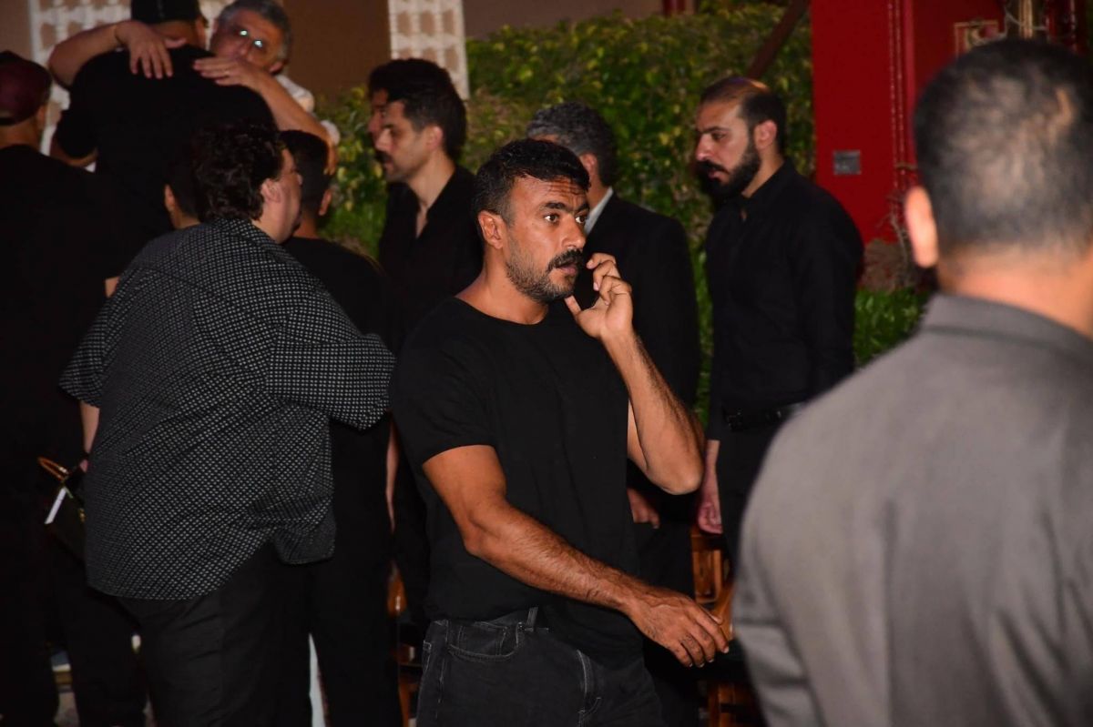 بالصور - حشد من النجوم في عزاء والد المُنتِج طارق الجنايني