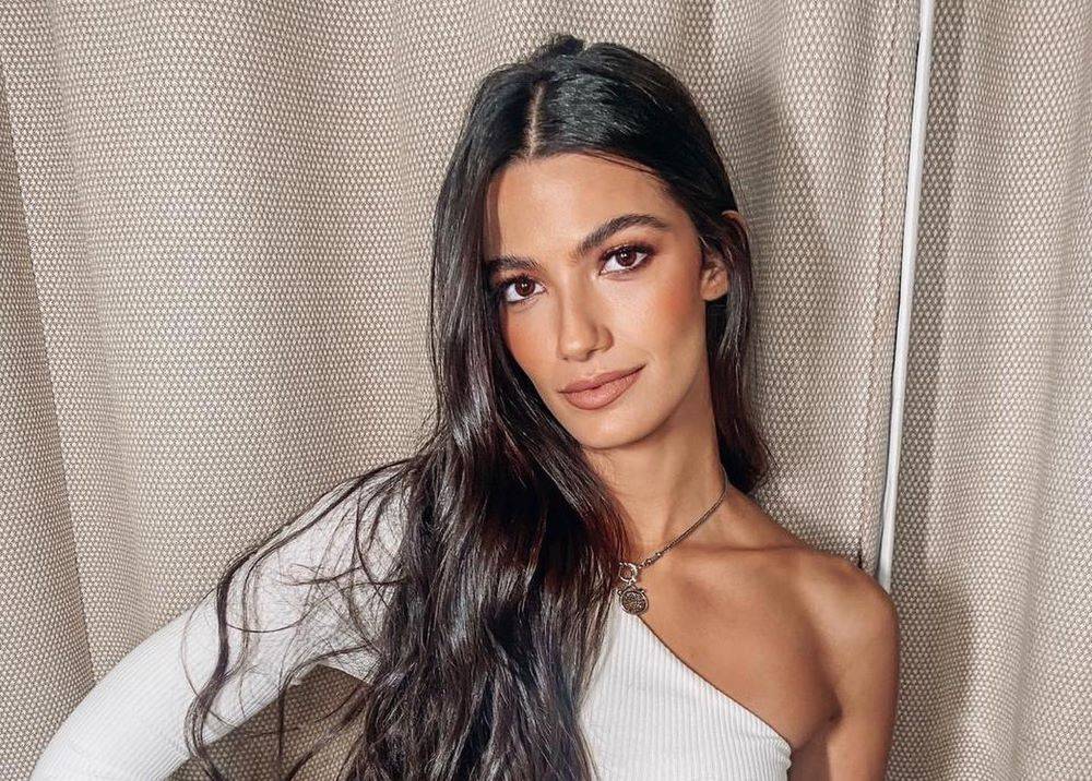 تارا عماد تردّ بطريقتها على انتقادات صورها في المسجد