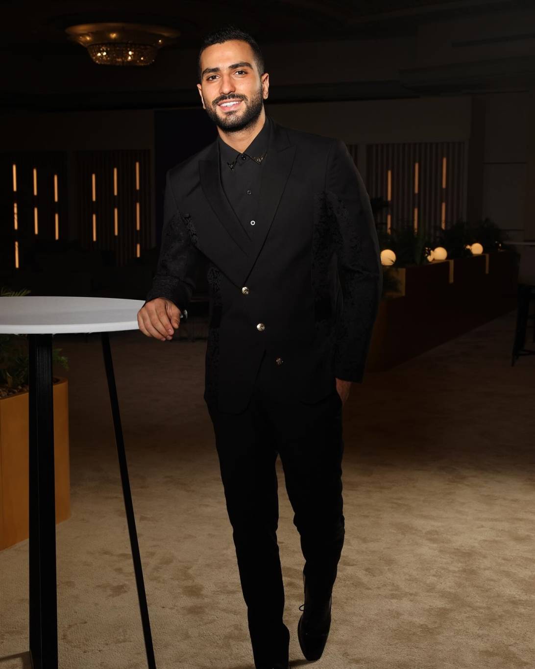 بالفيديو - محمد الشرنوبي يصدم الجميع بمأساته المستمرة منذ سنوات