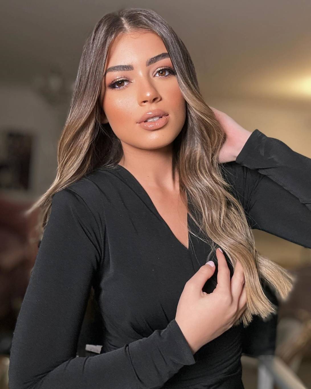 هشام جمال يوجه رسالة دعم طريفة إلى ليلى زاهر