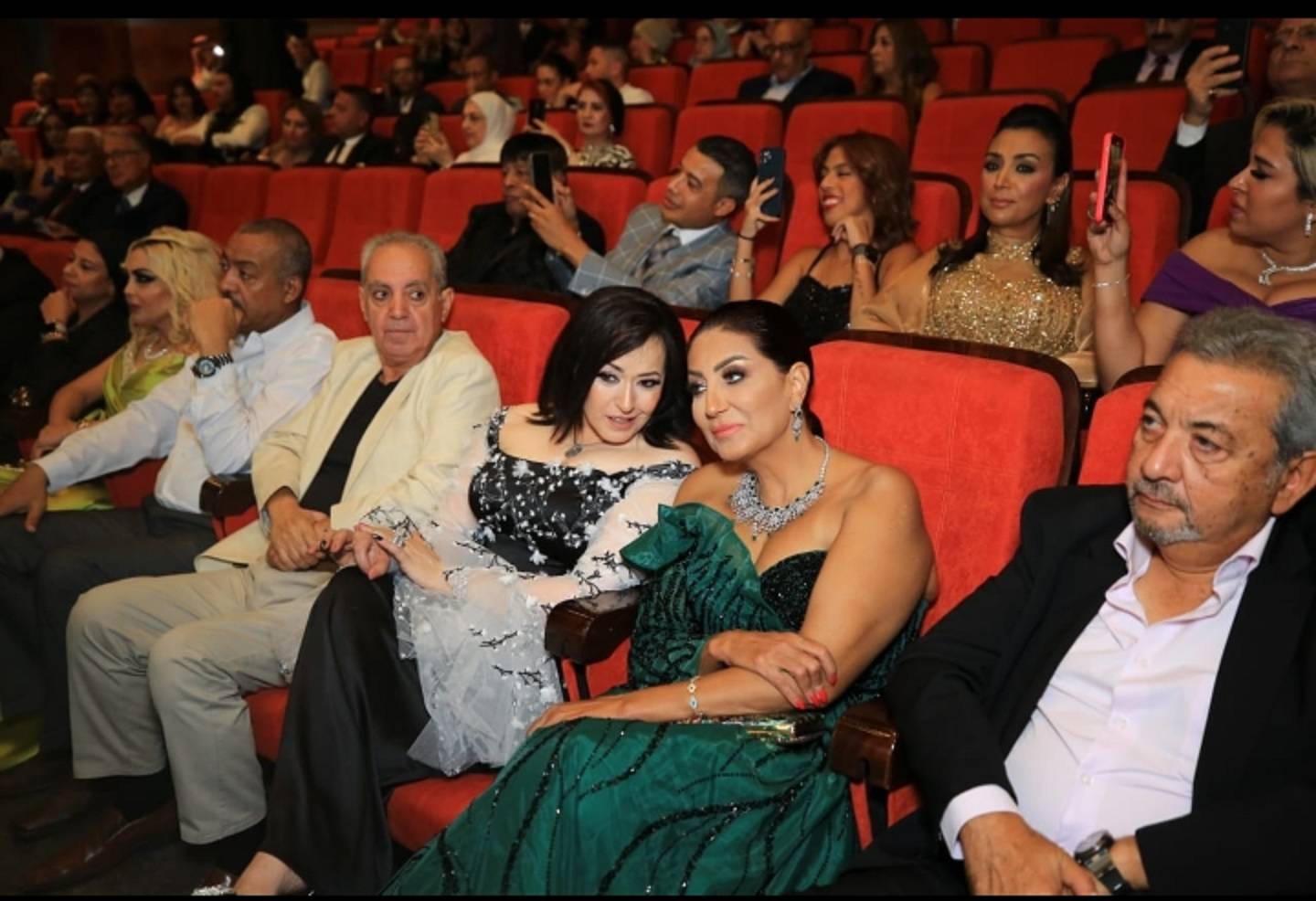 وفاء عامر مع هند عاكف في مهرجان همسة وفاء عامر مع هند عاكف في مهرجان همسة