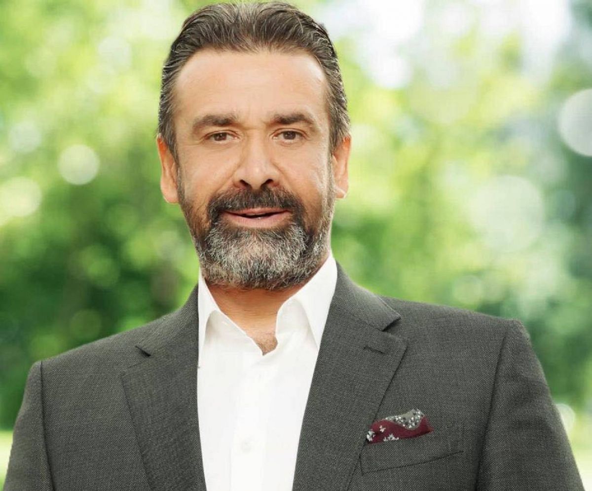 المسرح العربي يكرّم كريم عبد العزيز