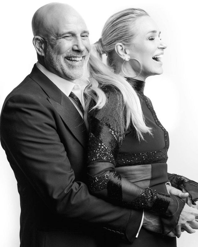 والدة بيلا وجيجي حديد تصدم الجميع بخطوبتها بسن الـ60