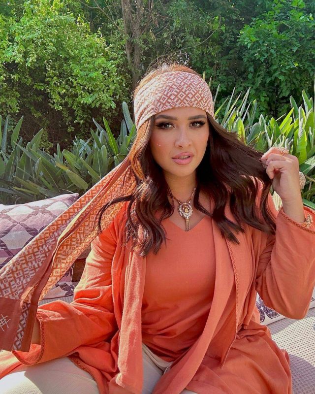 ياسمين عبد العزيز تدعم شيرين بفيديو وتعليق