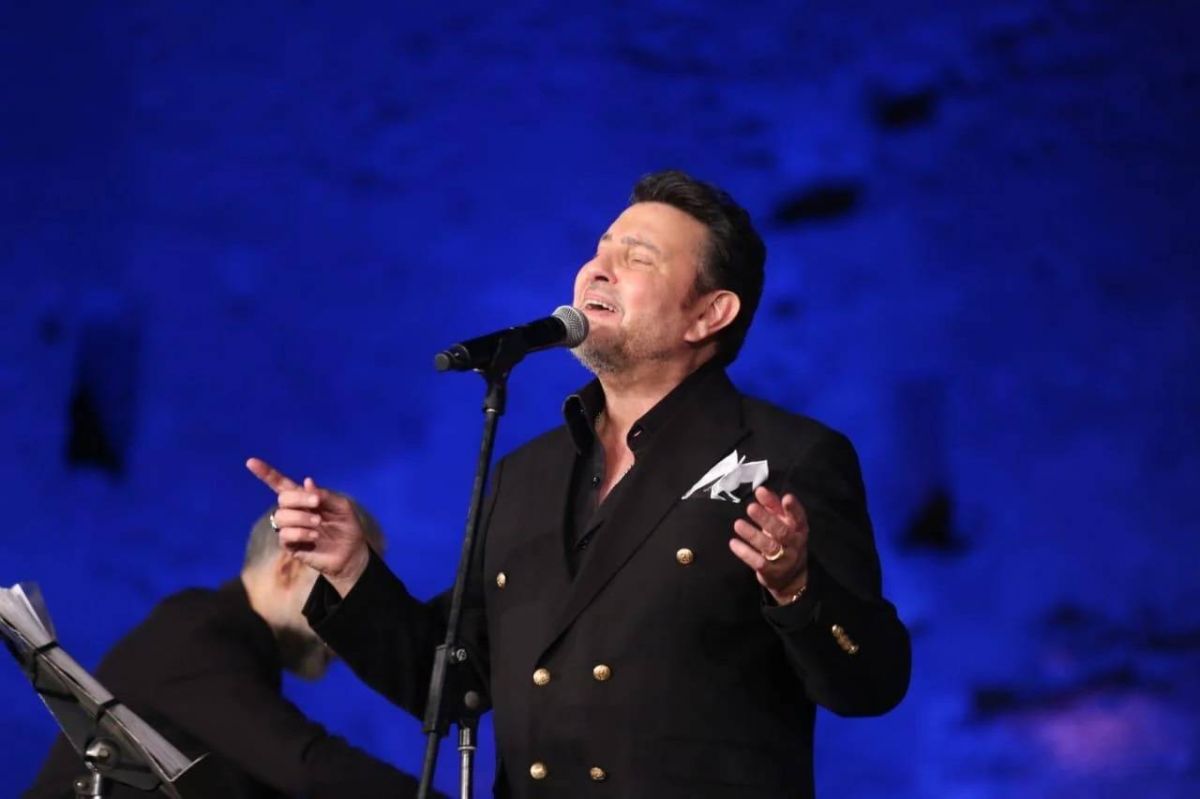 الجمهور يستقبل هاني شاكر بالهتاف في حفله بالقلعة