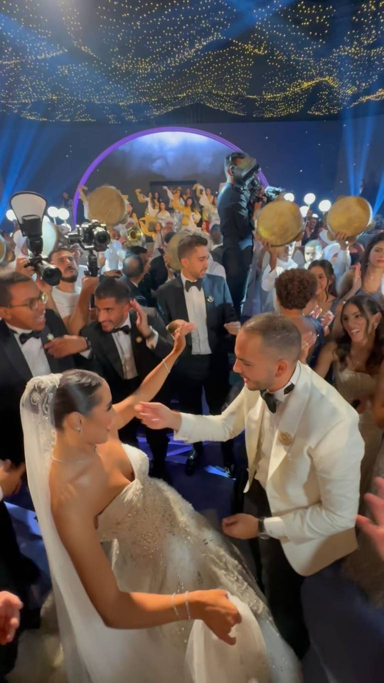 بالفيديو والصور - نجوم الفن يشاركون محسن جابر فرحته بزفاف نجله