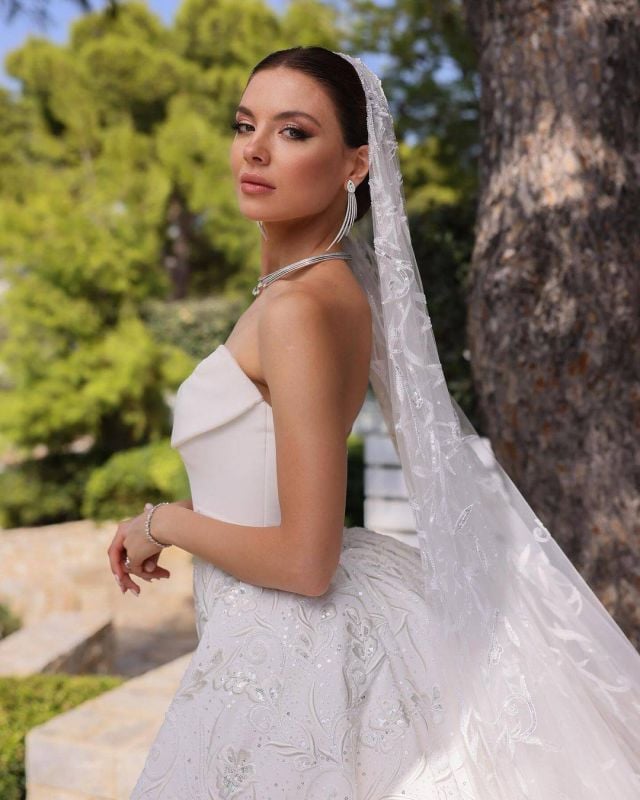 مايا رعيدي عروس للمرة الثانية بفستان زفاف مَلَكي فخم