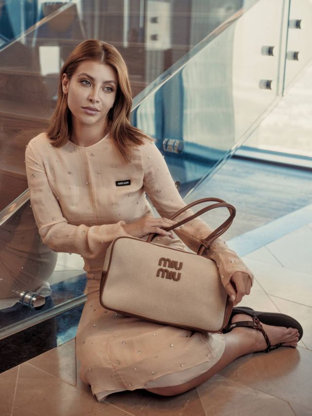 نور علي تبكي على الهواء وشقيقتها تظهر للمرّة الأولى لمساندتها