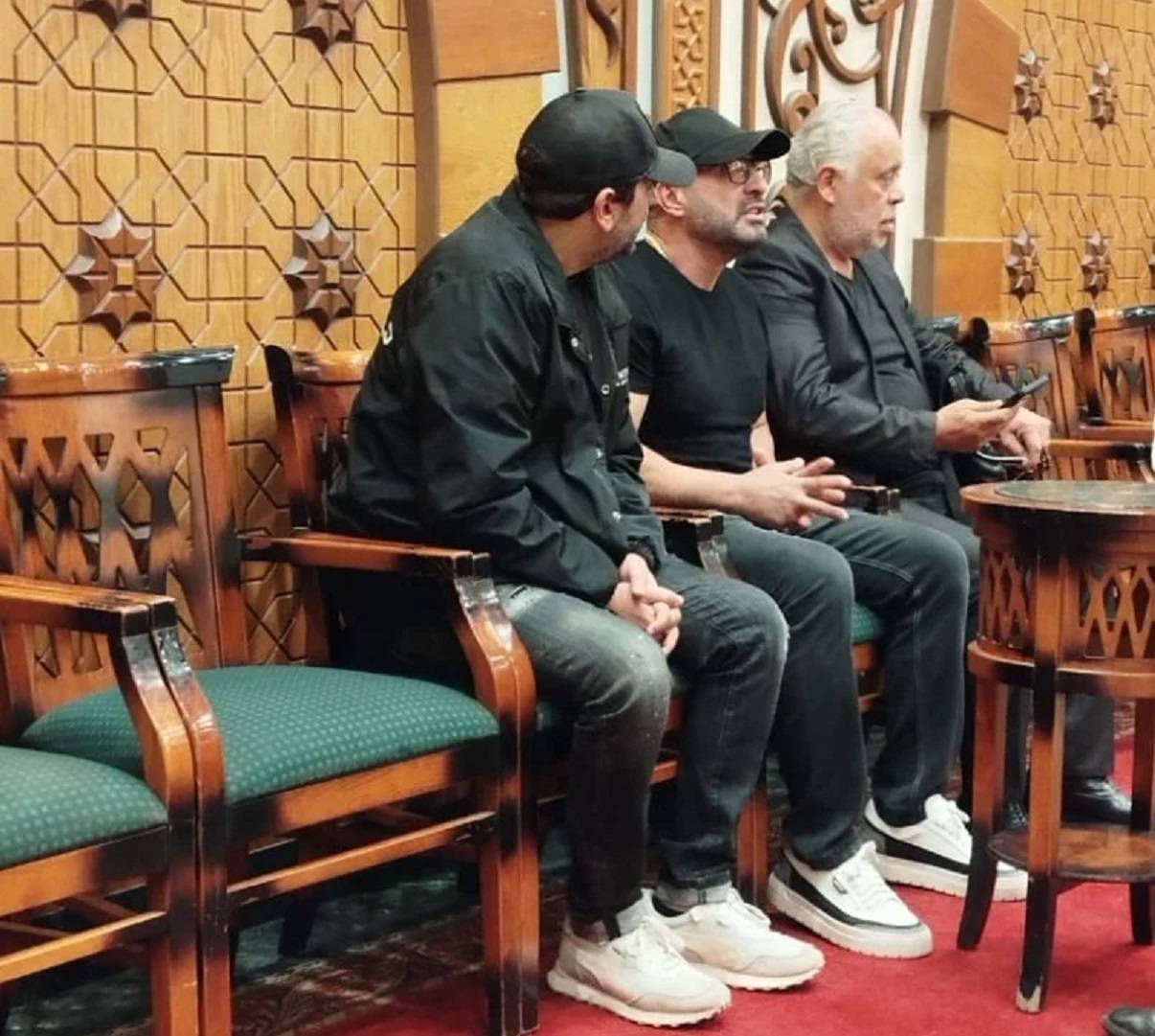 أحمد السقا وأشرف زكي ومصطفى خاطر في عزاء ناهد رشدي