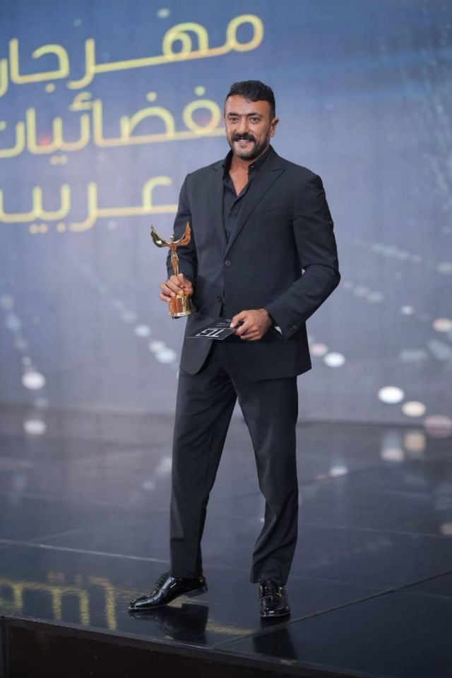 أحمد العوضي يعلّق على نيله جائزة أحسن ممثل ويوجّه رسالة لياسمين عبد العزيز
