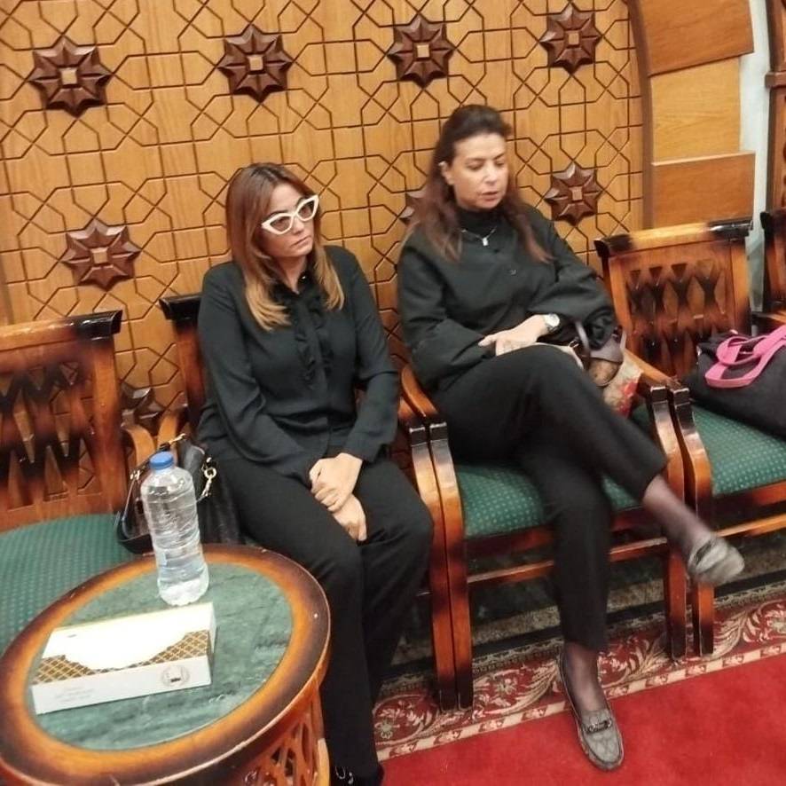 بشرى ومنال سلامة في عزاء ناهد رشدي