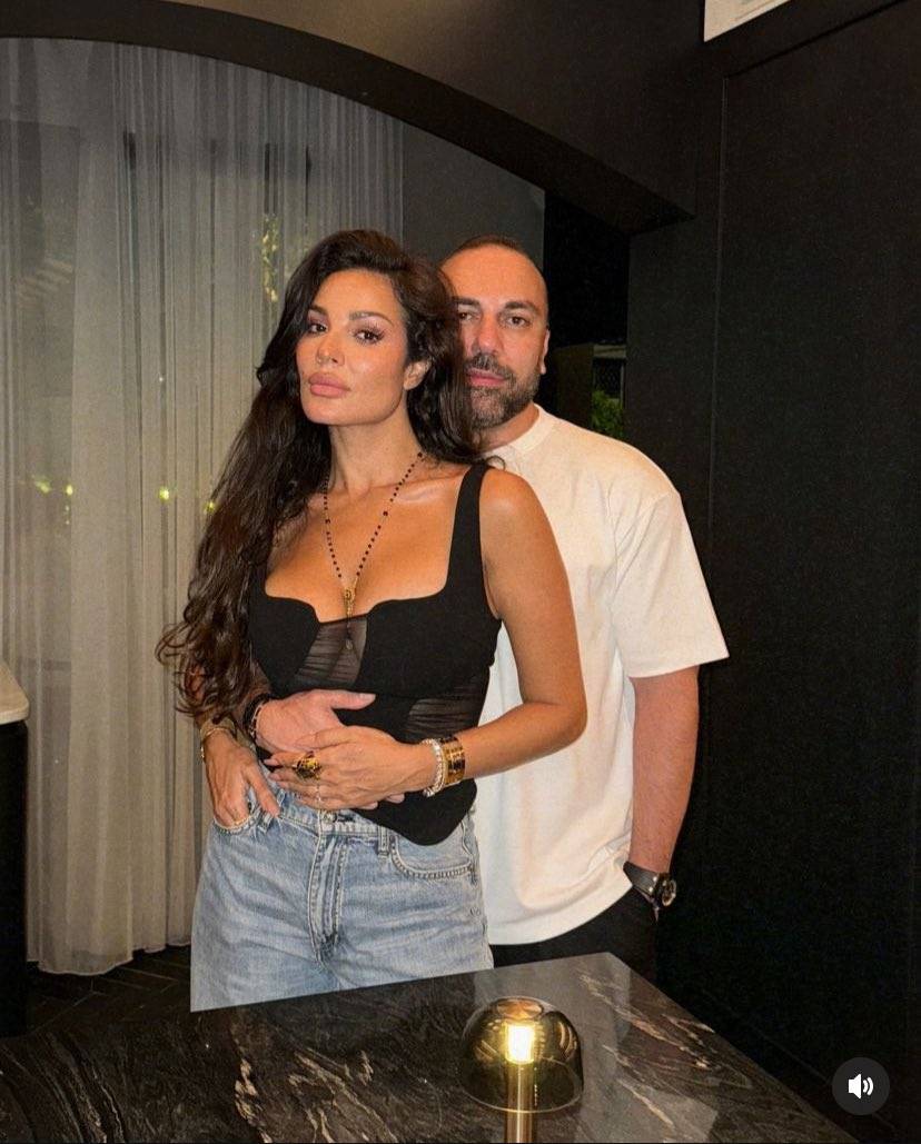 نادين نسيب نجيم وخطيبها في الاحتفال