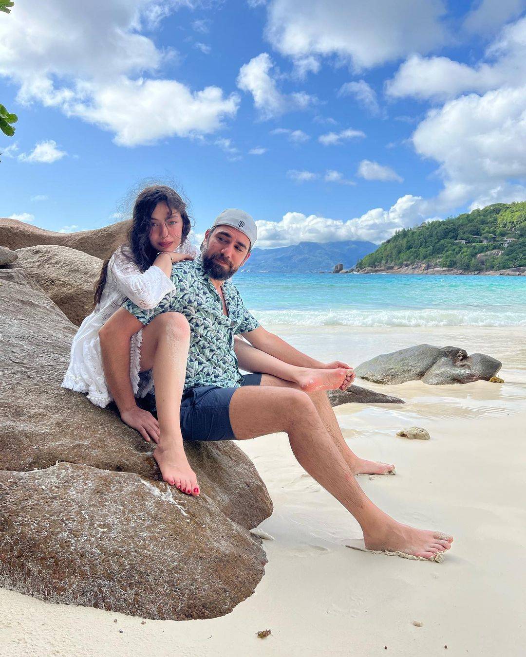 نسليهان أتاغول تكشف برومانسية عن جنس جنينها