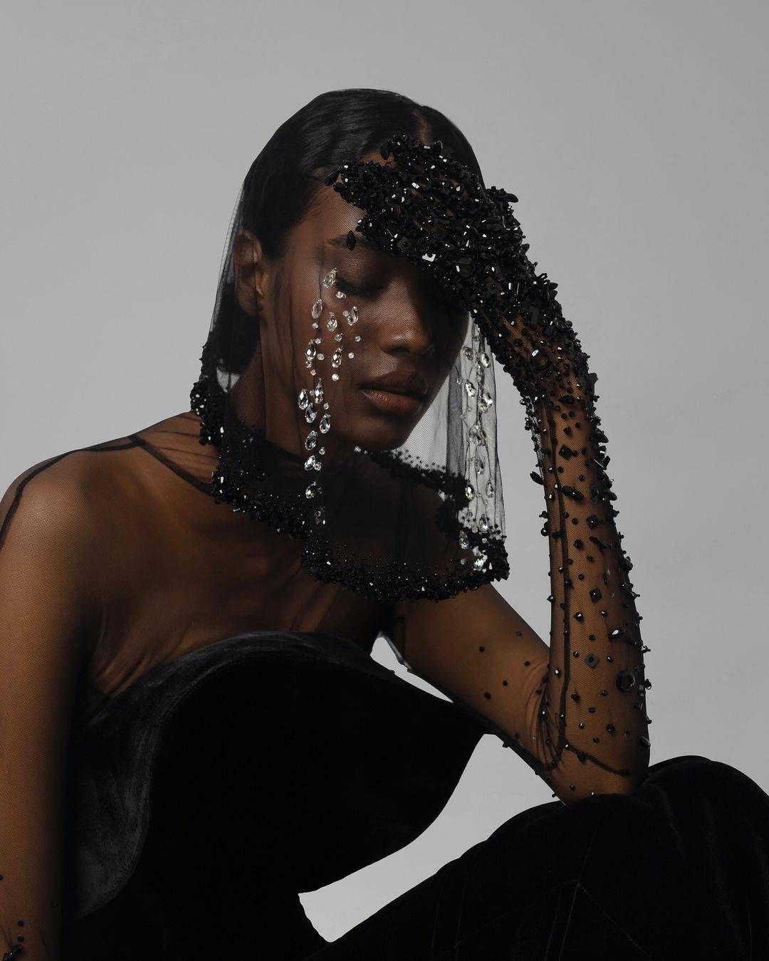 أسبوع الموضة في دبي لربيع وصيف 2025 ينطلق بتصاميم تخطف الأنفاس