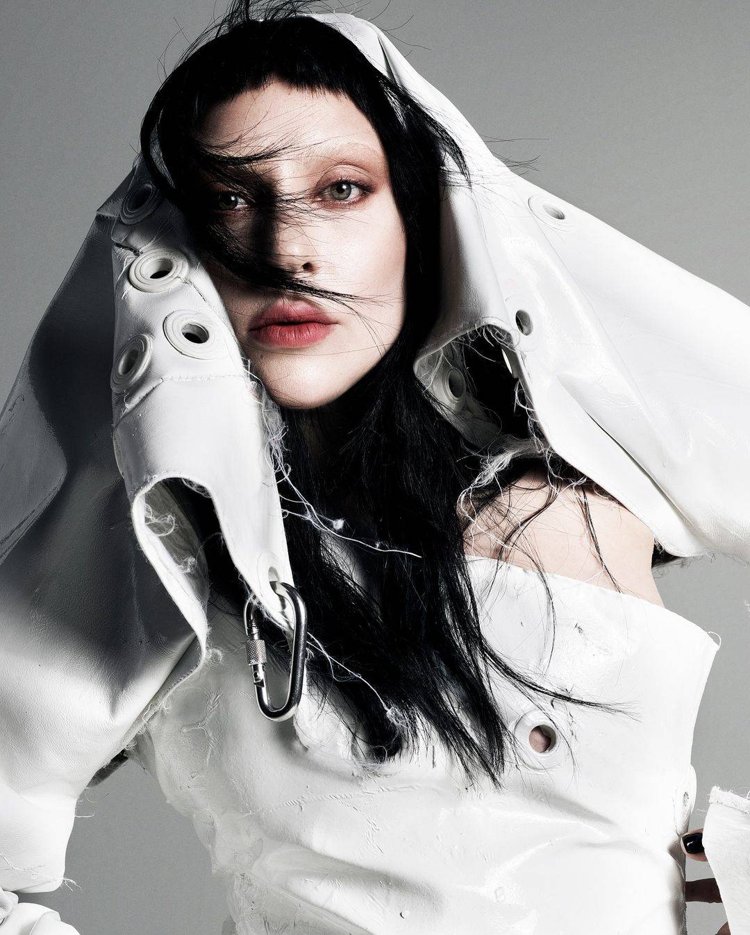 الليدي غاغا تتخلّى عن الشعر الأسود وتغيّر شكلها بالكامل