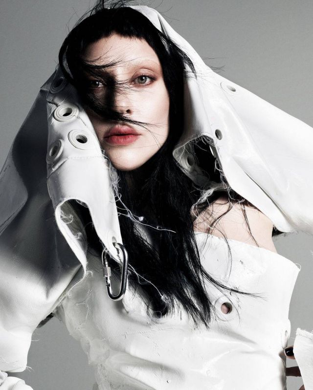 الليدي غاغا تتخلّى عن الشعر الأسود وتغيّر شكلها بالكامل