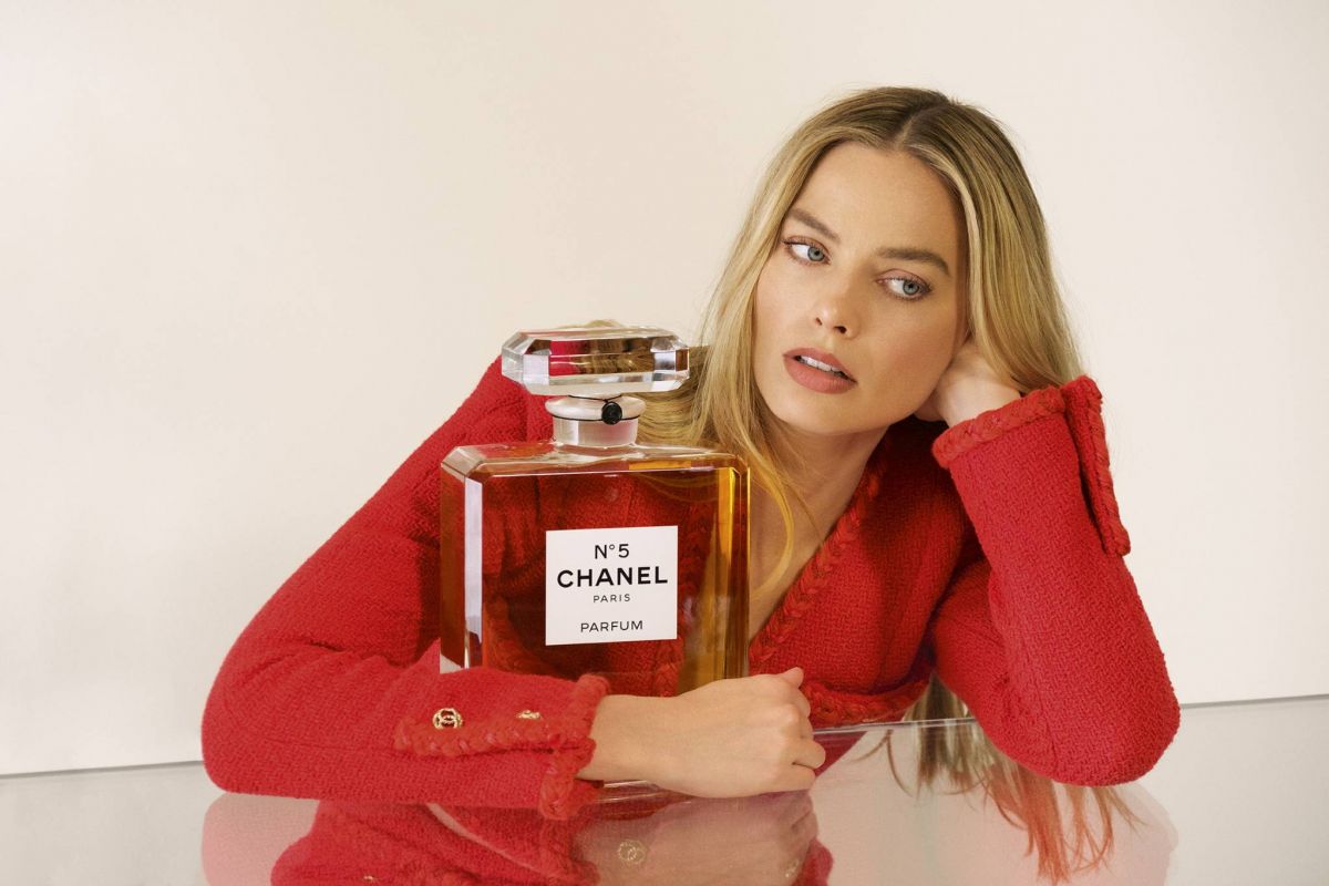 مارغو روبي الوجه الجديد لعطر  N°5 من CHANEL