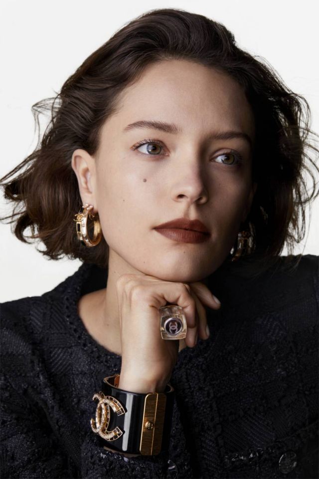 أحمر الشفاه 31LEROUGE من CHANEL... لمسة مخملية جديدة