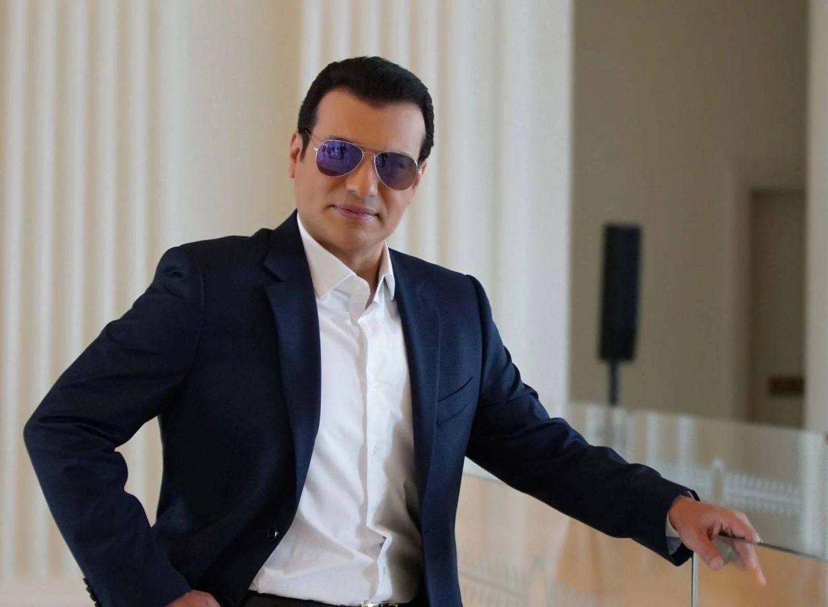 بالفيديو - رجل أعمال يتّهم إيهاب توفيق بالنصب عليه وهو يردّ