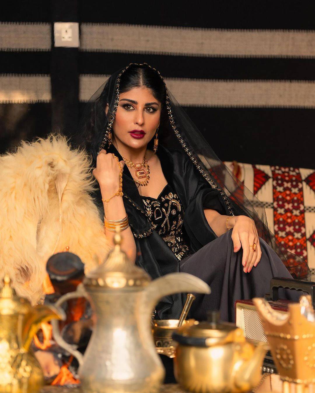 زارا البلوشي تعاني بسبب عملية رفع شفتها