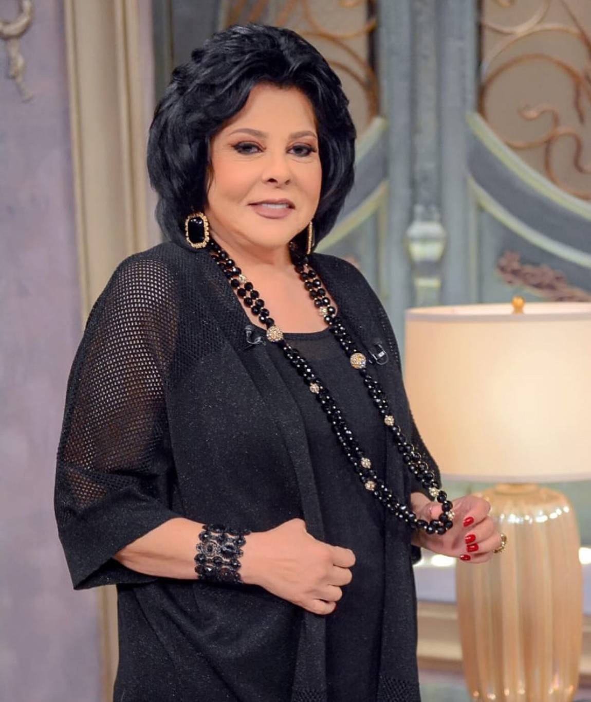 إسعاد يونس بلفتة إنسانية في ختام تصوير 