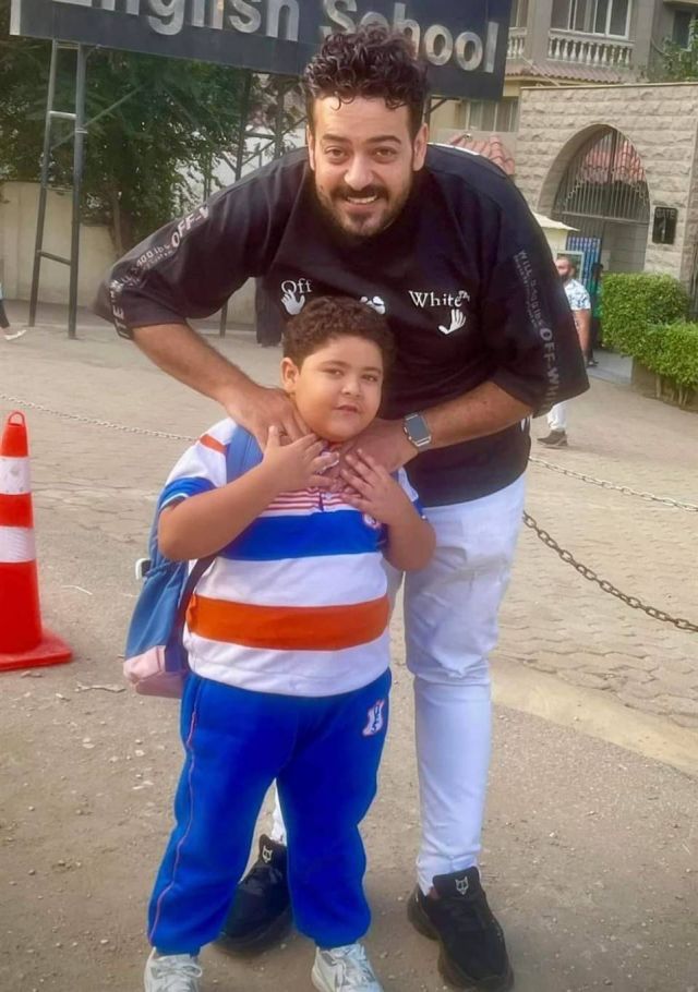 رضا مع والده إسماعيل الليثي