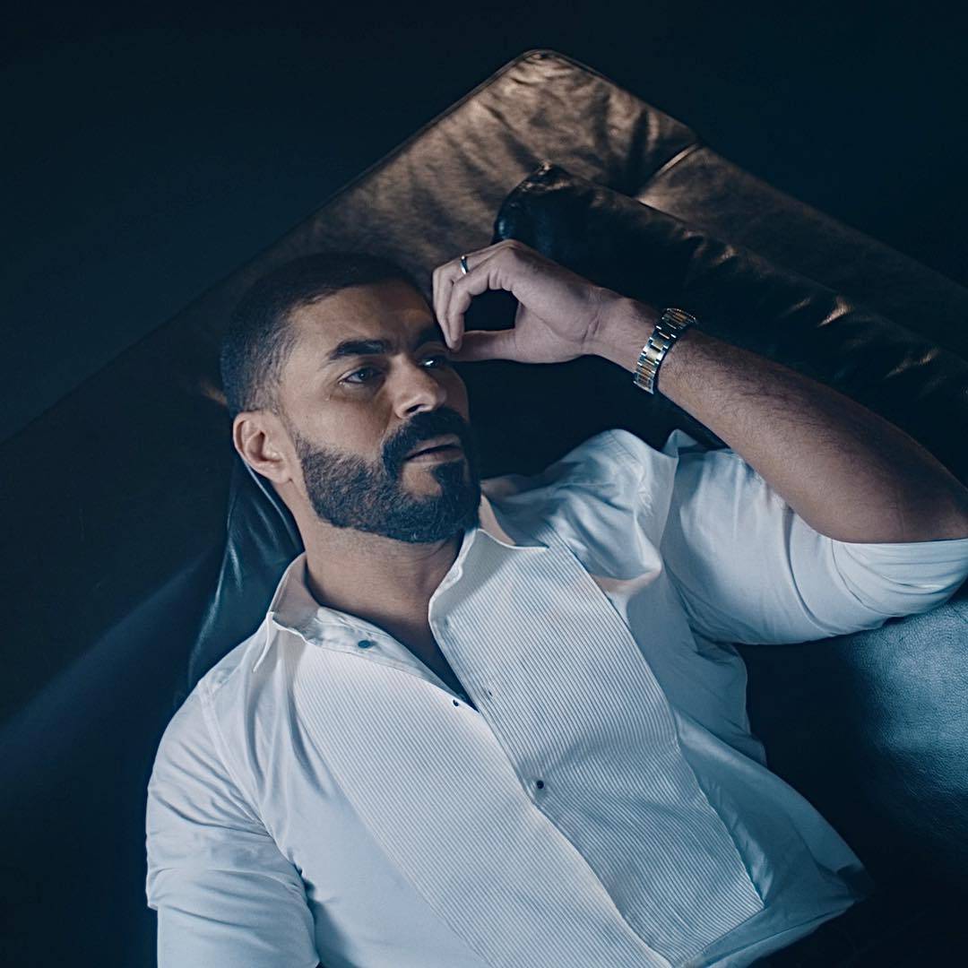 خالد سليم يطلب السماح من زوجته